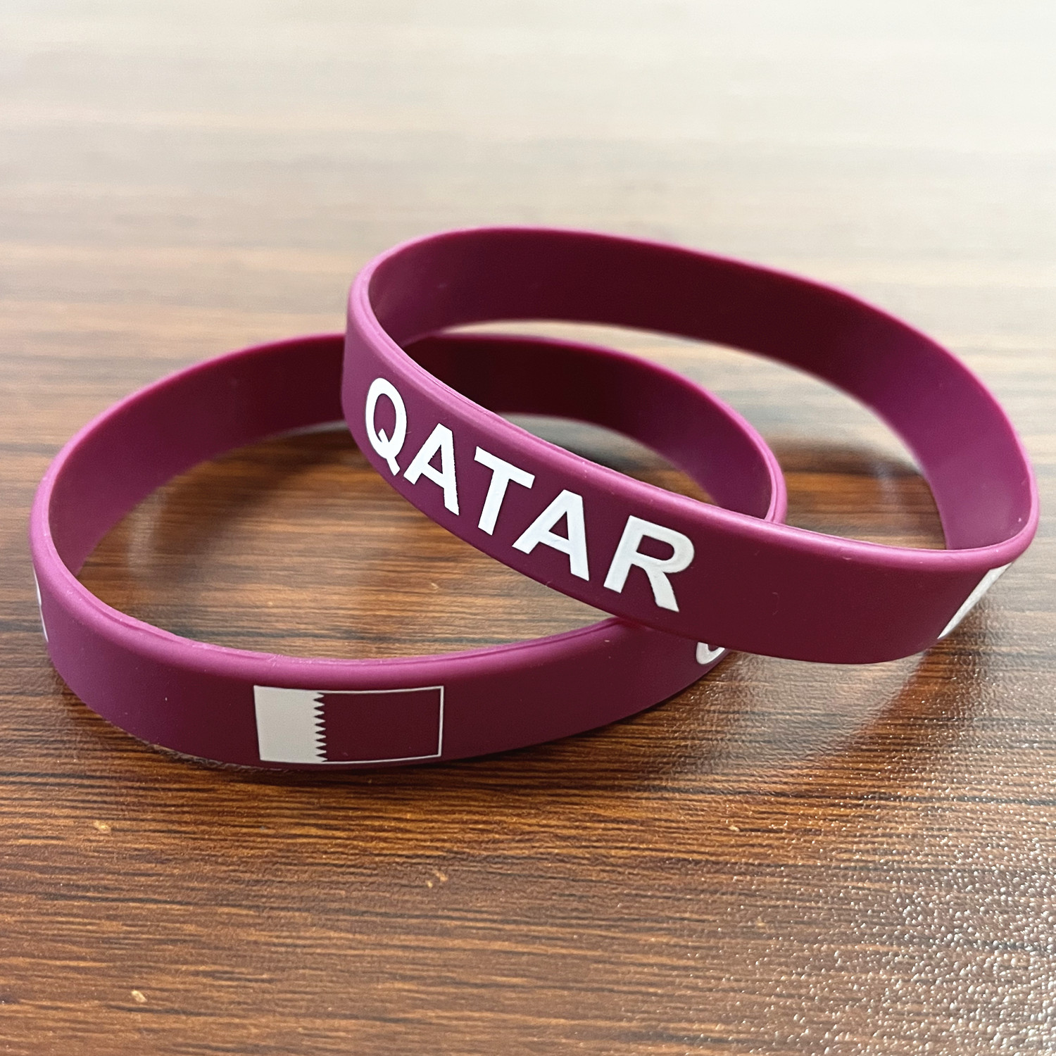 2pcs Qatar Flag Silicone Brace - Men'S Fashion Qatar recensione e prezzo