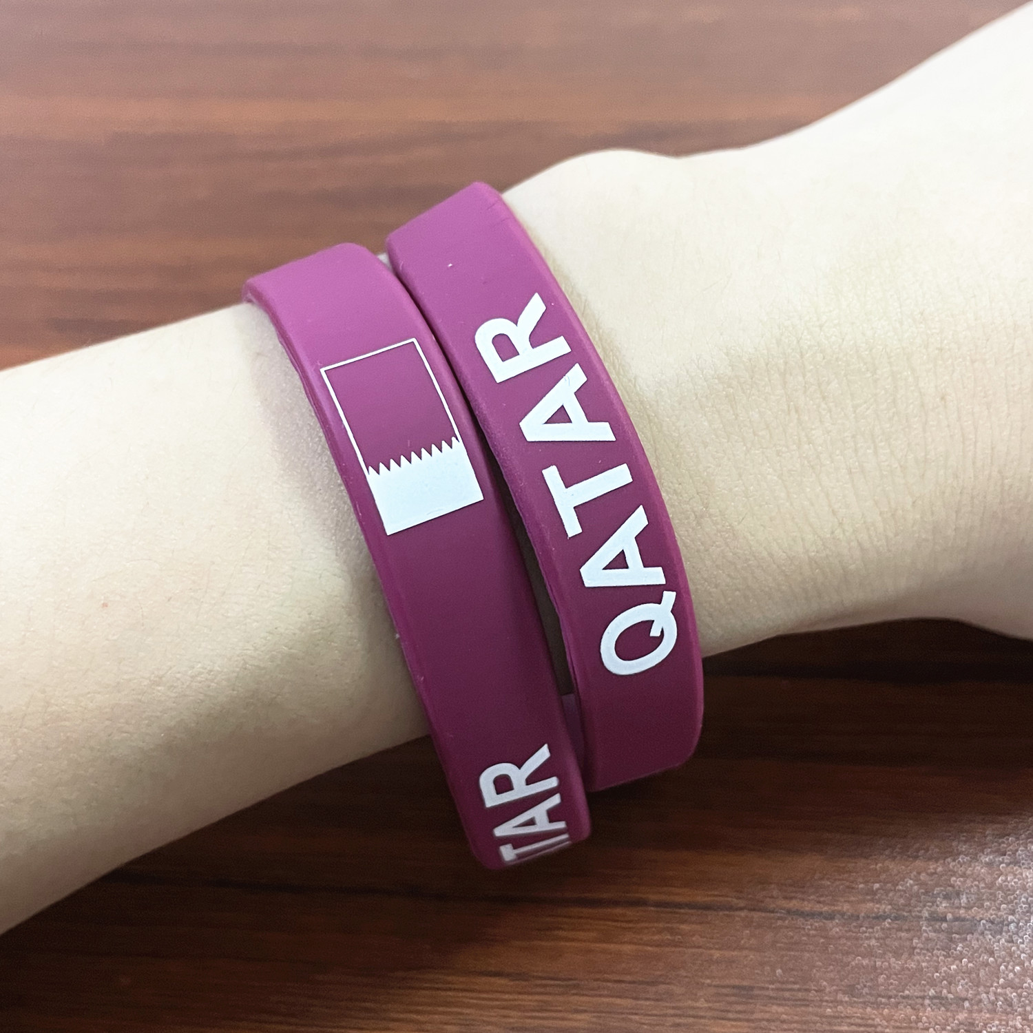 2pcs Qatar Flag Silicone Brace - Men'S Fashion Qatar recensione e prezzo