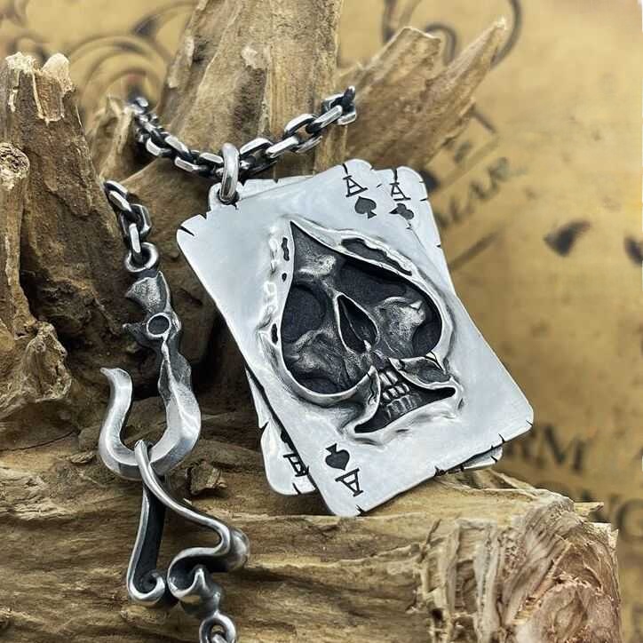 WEIER Retro Poker Skull Pendan - Men'S Fashion Necklaces recensione e prezzo