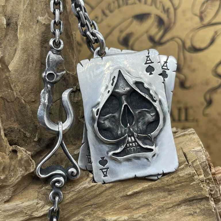 WEIER Retro Poker Skull Pendan - Men'S Fashion Necklaces recensione e prezzo