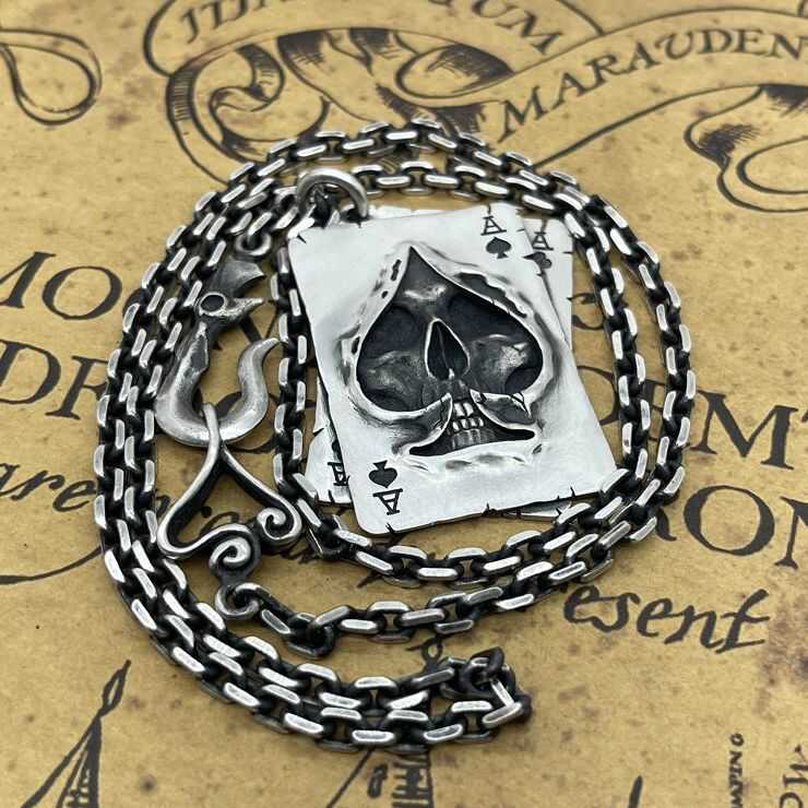 WEIER Retro Poker Skull Pendan - Men'S Fashion Necklaces recensione e prezzo