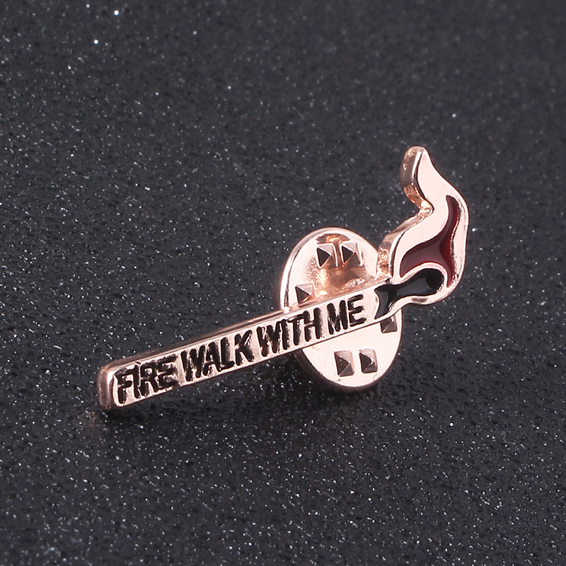 Twin Peaks Enamel Badge Brooch - Jeans Shirt Fashion For Men recensione e prezzo